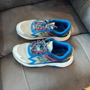 Kids size 7 New Balance Sneakers. Good Condition!